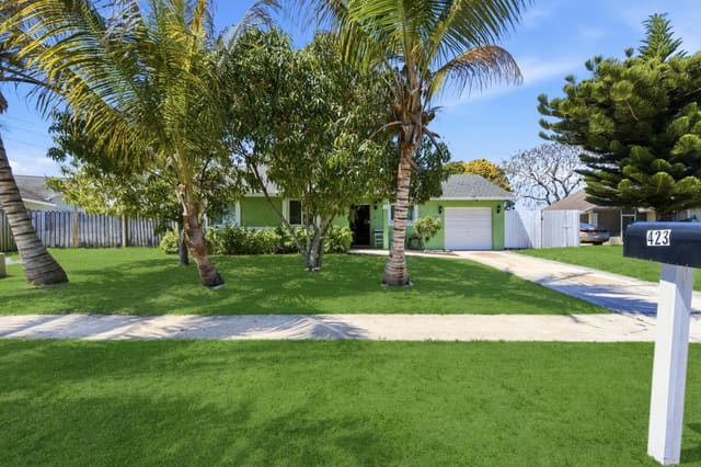 423 Foresta Terrace, West Palm Beach, FL 33415