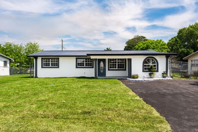 933 SE 2nd Street, Belle Glade, FL 33430