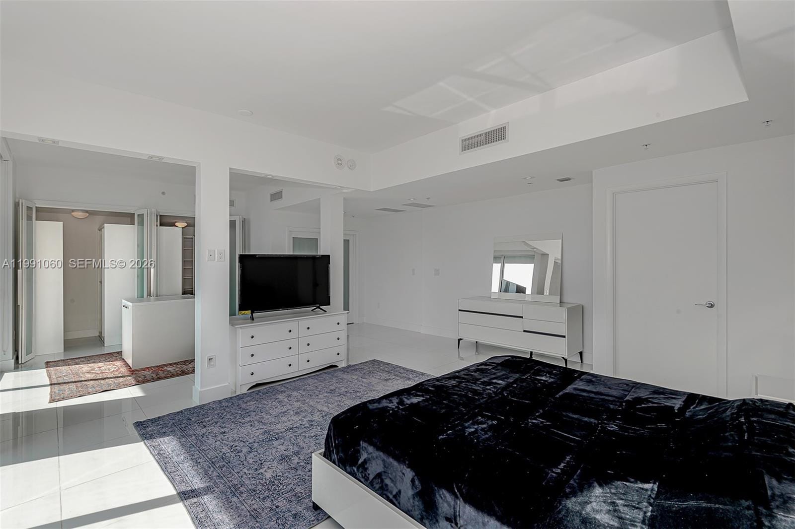 244 Biscayne Boulevard UPH-4907 — photo 10