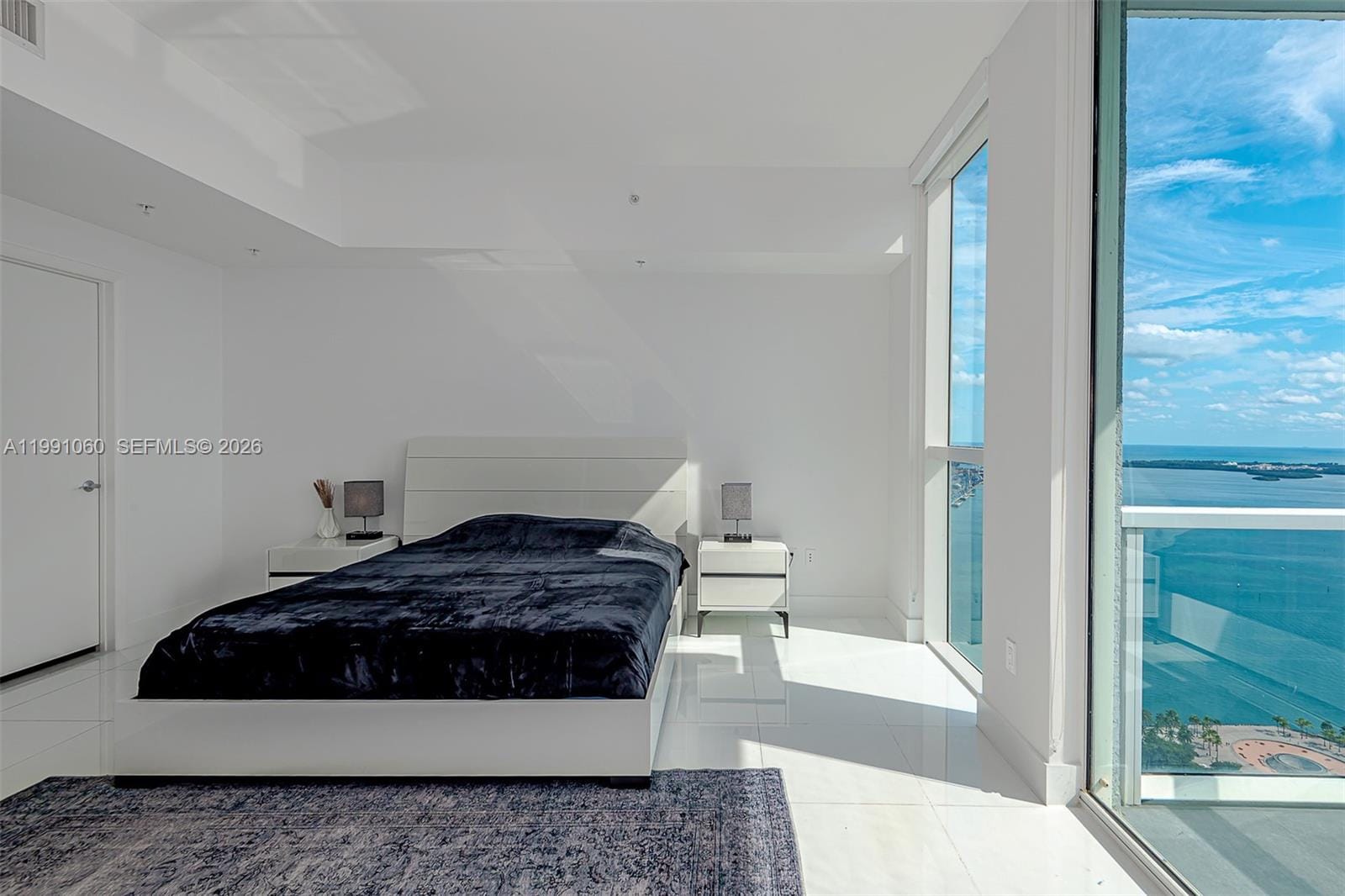 244 Biscayne Boulevard UPH-4907 — photo 12