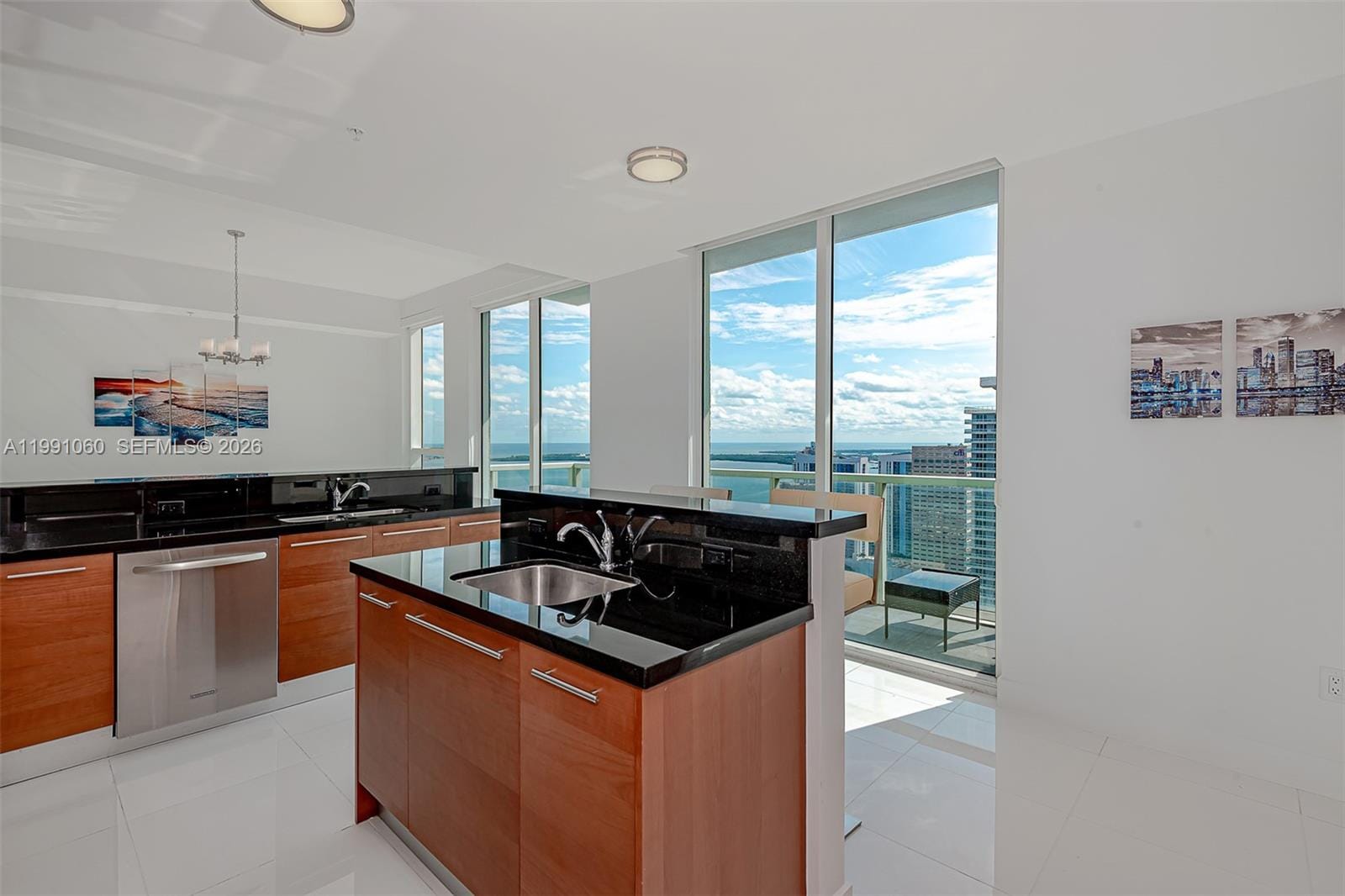 244 Biscayne Boulevard UPH-4907 — photo 4