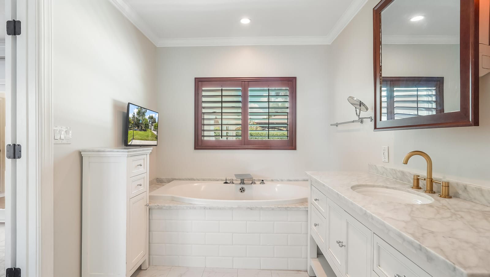 1120 E Tropical Way, Plantation, FL 33317 photo 19