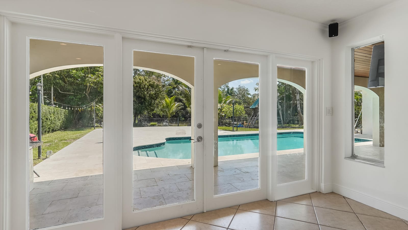 1120 E Tropical Way, Plantation, FL 33317 photo 9