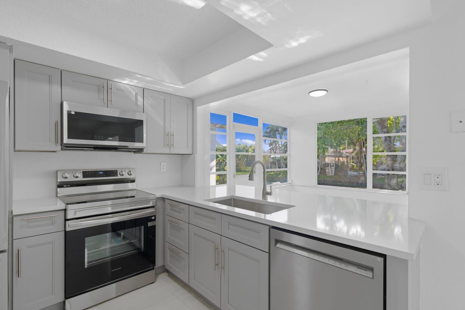 4300 NW 45th Terrace, Lauderdale Lakes, FL 33319 photo 3