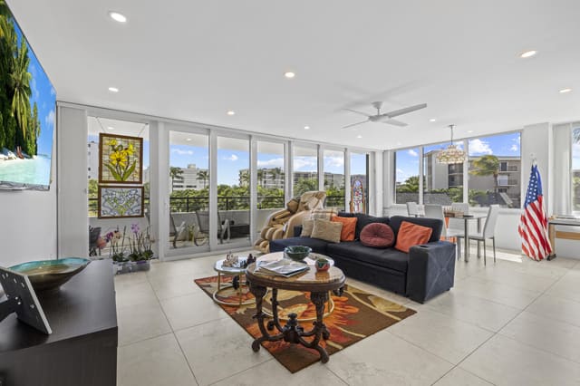 3589 S Ocean Boulevard 306, Mayfair House, South Palm Beach, FL