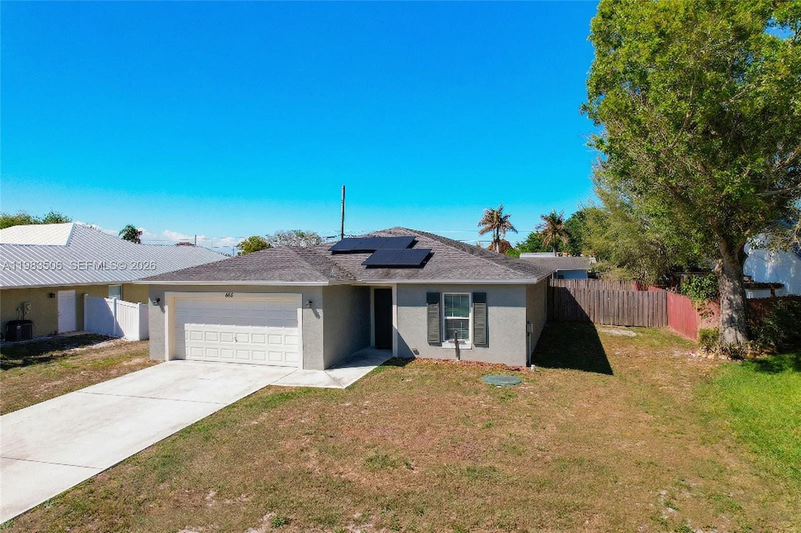 865 SW Mccracken Avenue — photo 2