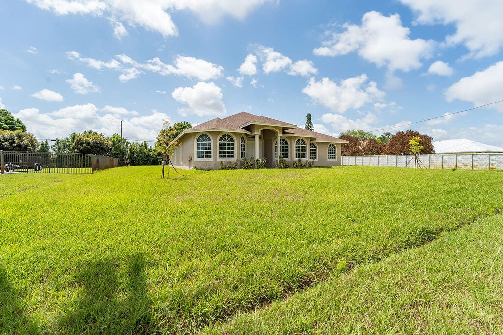 376 SW Paar Drive — photo 5