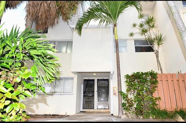 1910 SW 17th Avenue 4, sold in La Arboleda Condo, Miami, FL