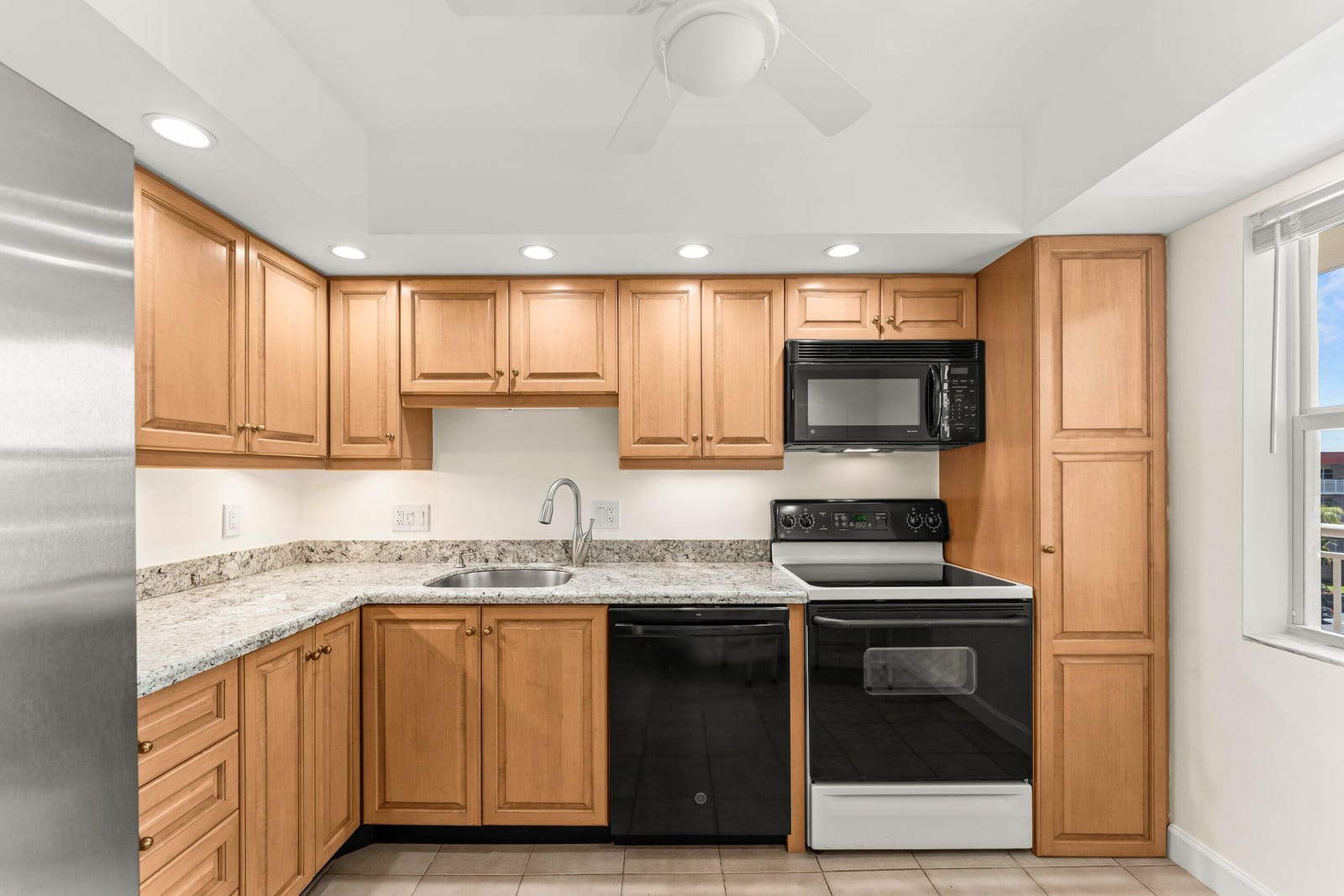 3100 NE 48th Court 415 — photo 8