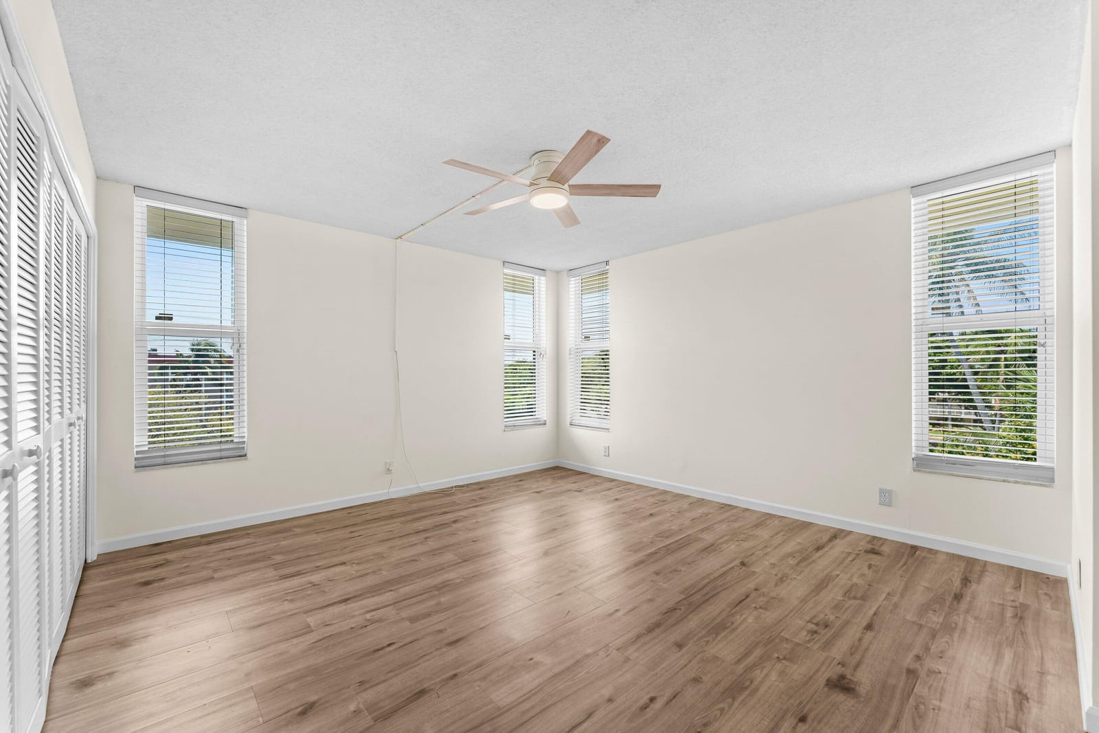 3100 NE 48th Court 415 — photo 10