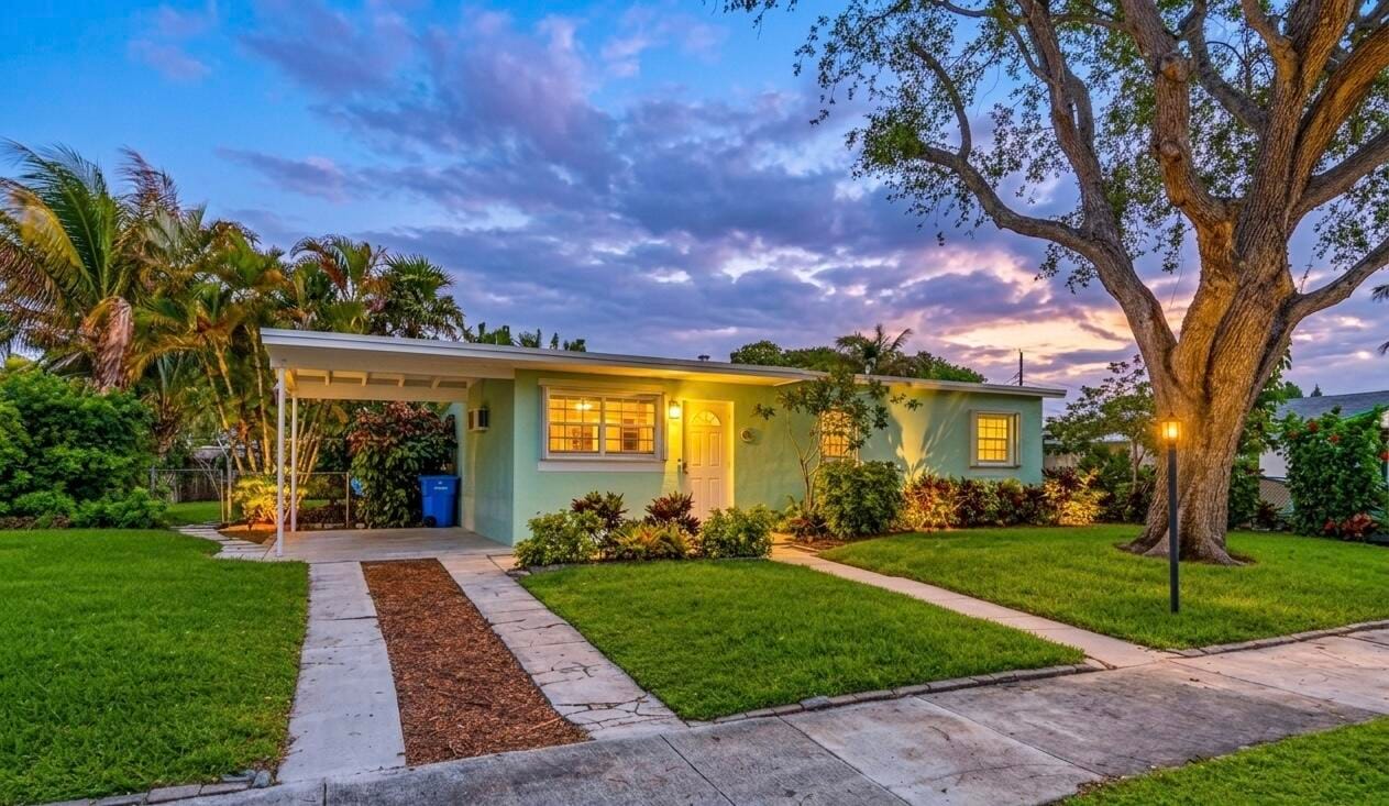 1439 W Broome Street, Lantana, FL 33462