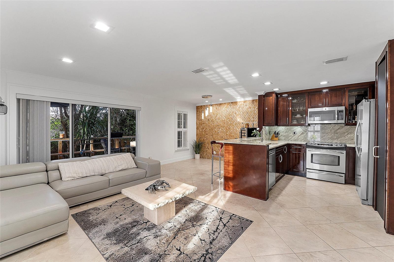 3221 NE 16th Street 100, Pompano Beach, FL 33062