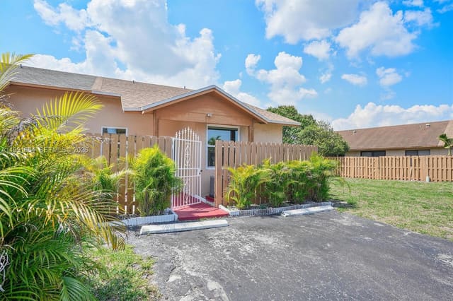 6723 NW 188th Terrace, Hialeah, FL 33015