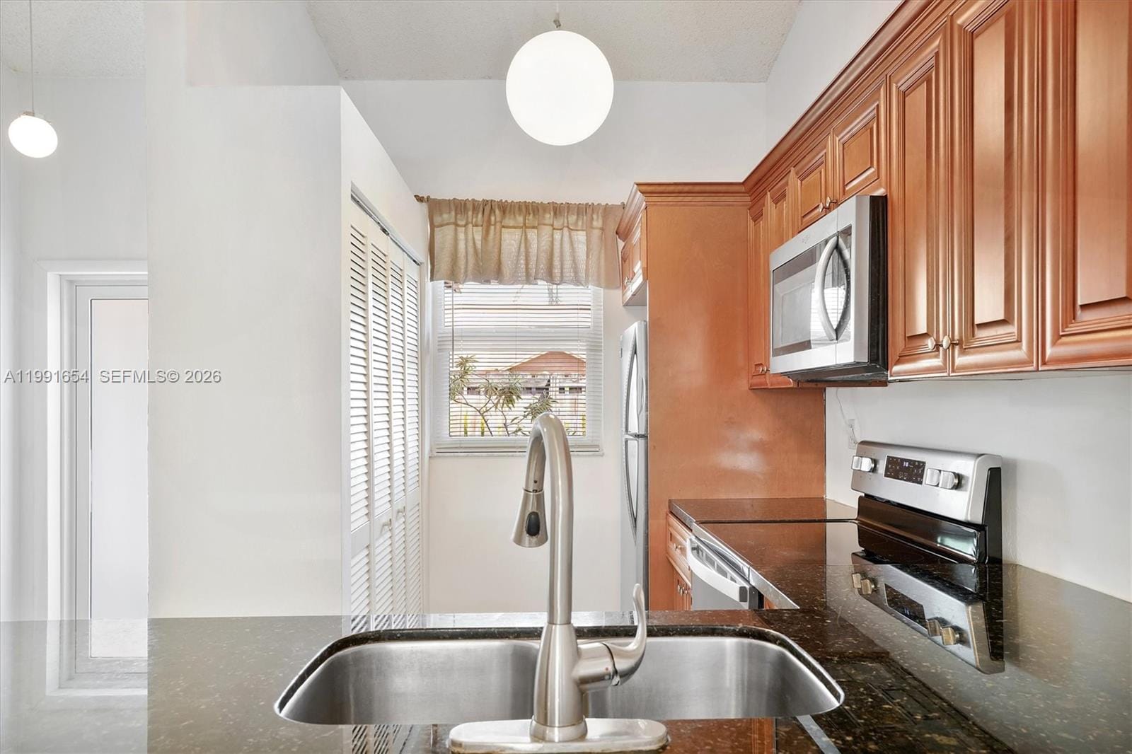 6723 NW 188th Terrace, Hialeah, FL 33015 photo 8