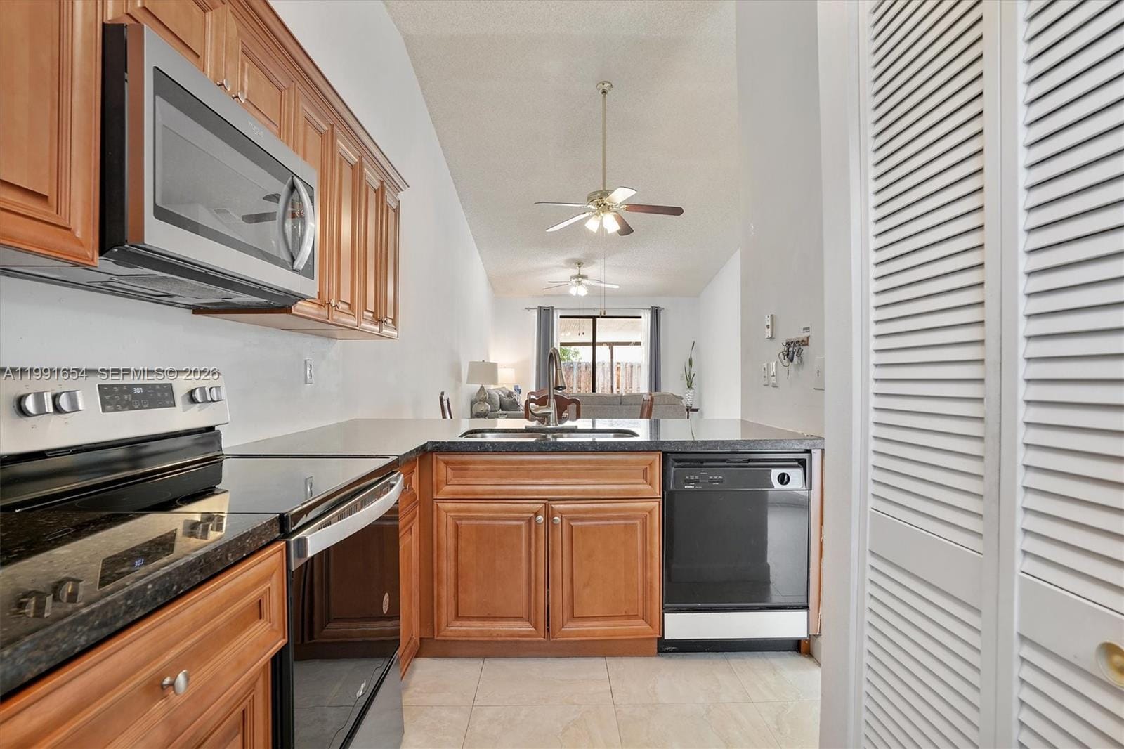 6723 NW 188th Terrace, Hialeah, FL 33015 photo 9