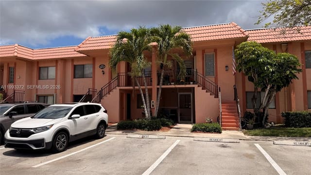 231 Lakeview Drive 204, Weston, FL 33326