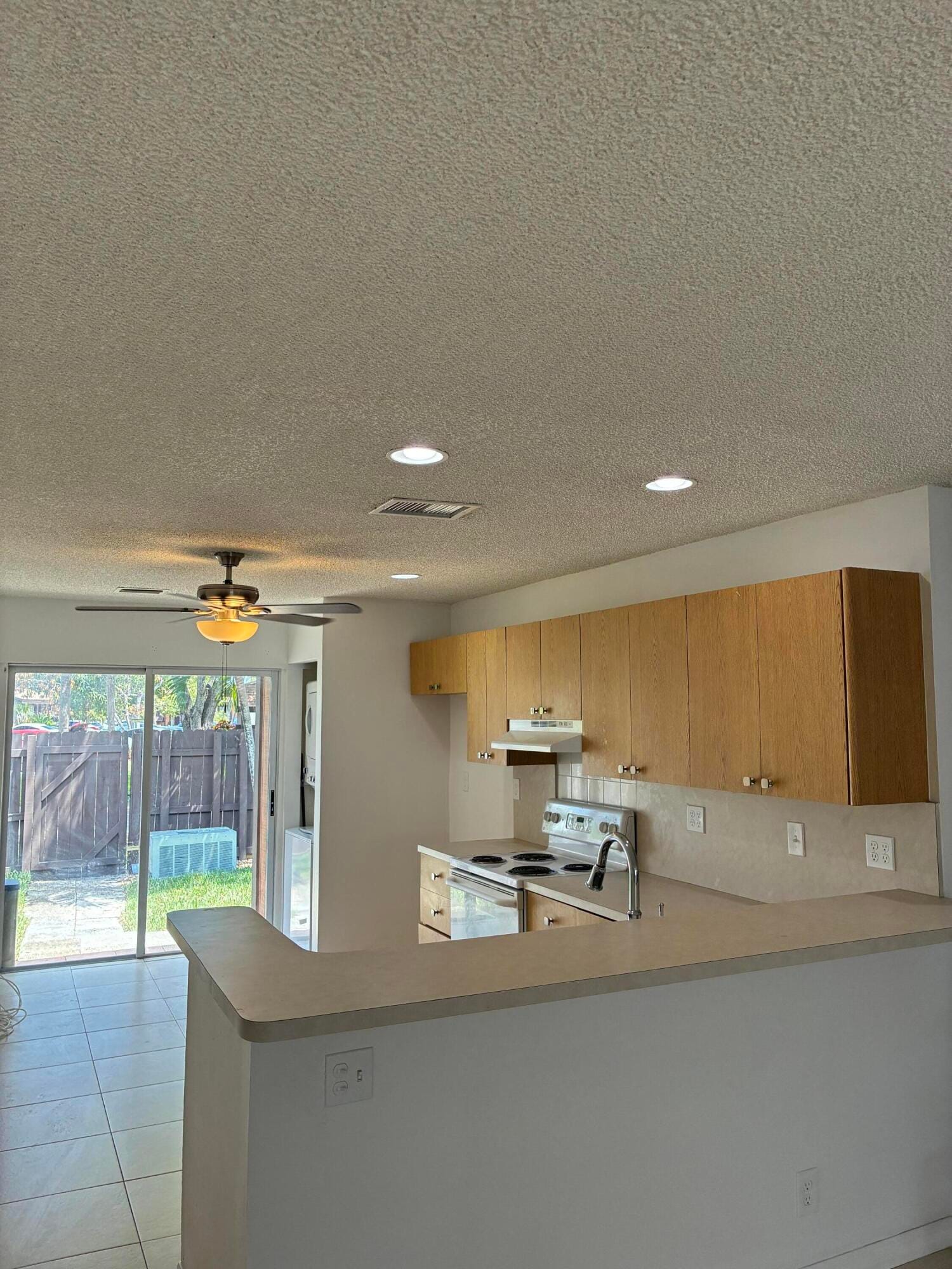 2301 Buttonwood Avenue, Pembroke Pines, FL 33026 photo 3