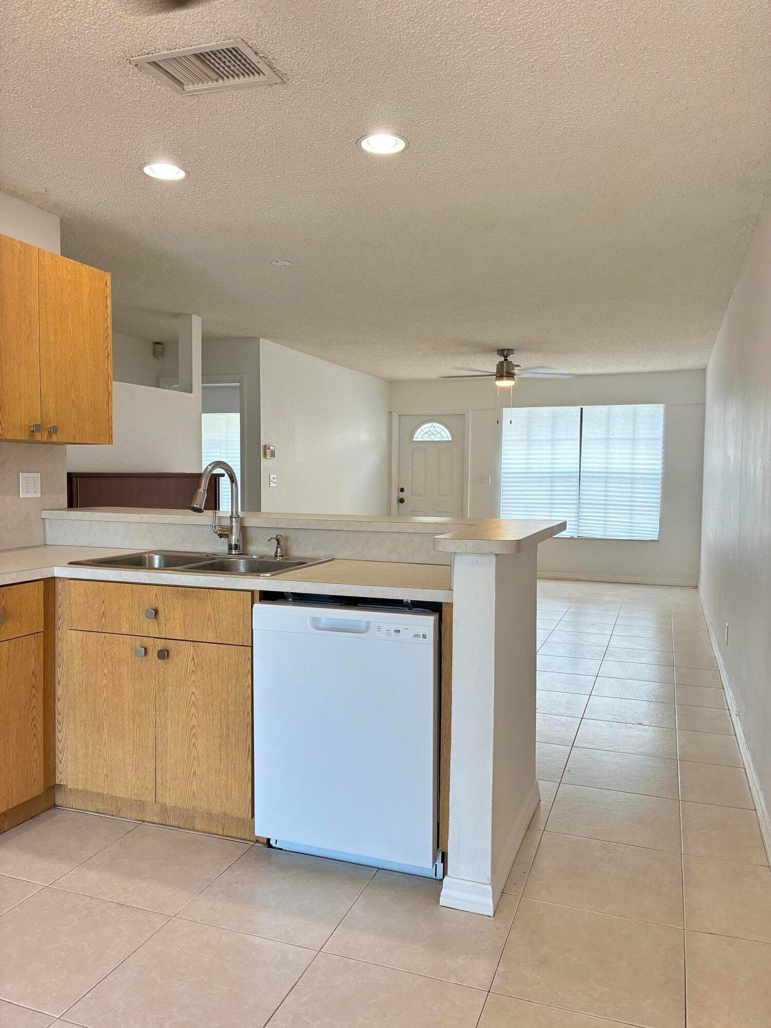 2301 Buttonwood Avenue, Pembroke Pines, FL 33026 photo 5