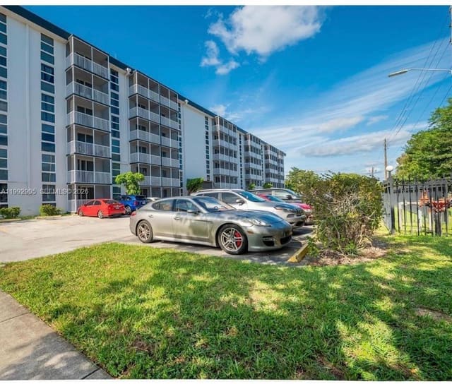 16851 NE 23rd Avenue B604, Woodside Apts, North Miami Beach, FL