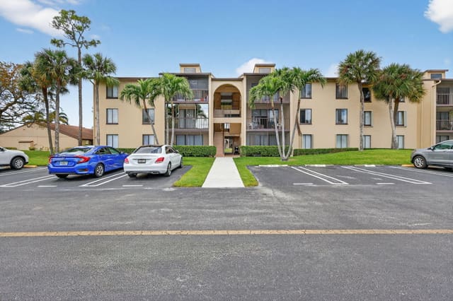 624 Sea Pine Way B3, Greenacres, FL 33415