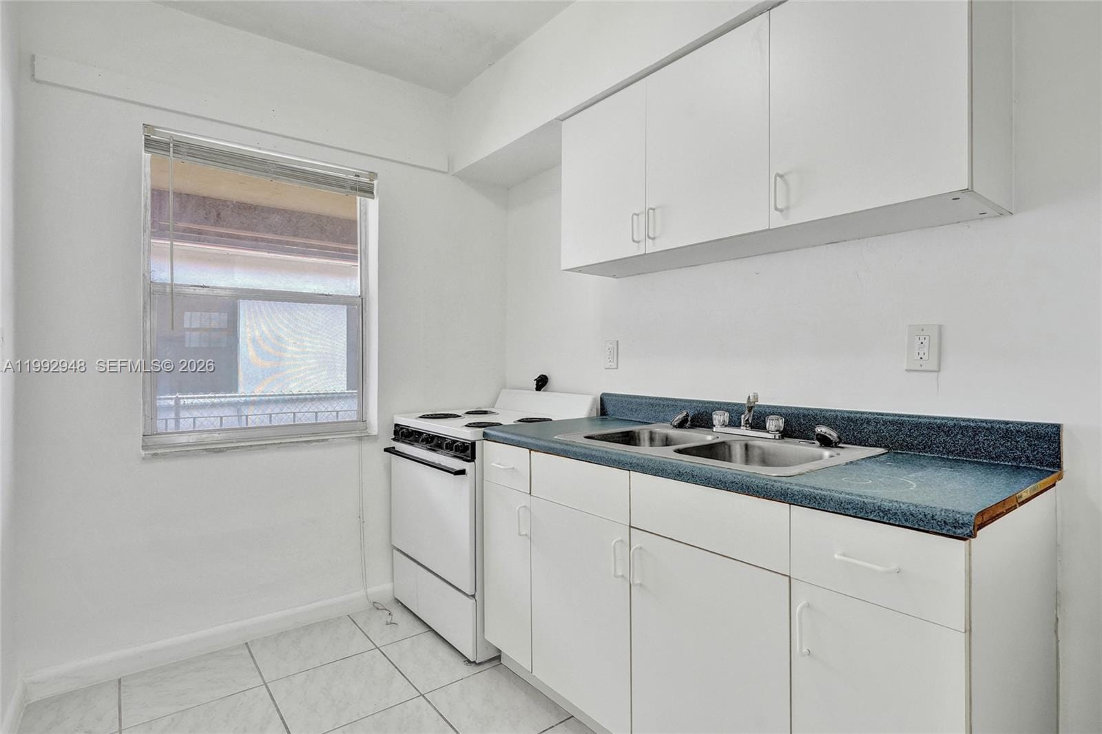 724 NW 6th Street, Hallandale Beach, FL 33009 photo 10