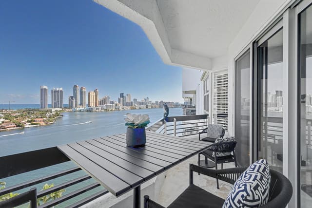 3600 Mystic Pointe Drive Ph16, Aventura, FL 33180