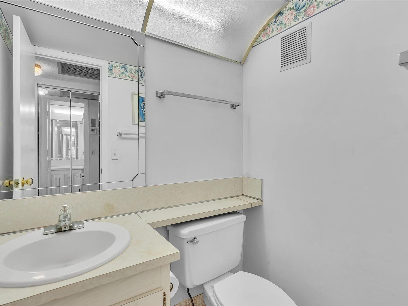 5 MARKHAM A A — photo 11