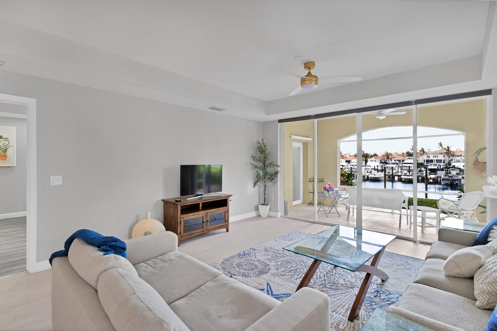5520 N Harbor Village Drive 105 — photo 4
