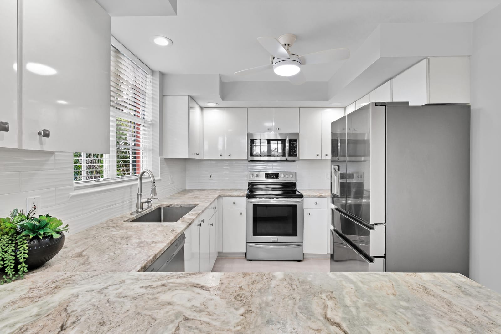5520 N Harbor Village Drive 105 — photo 9