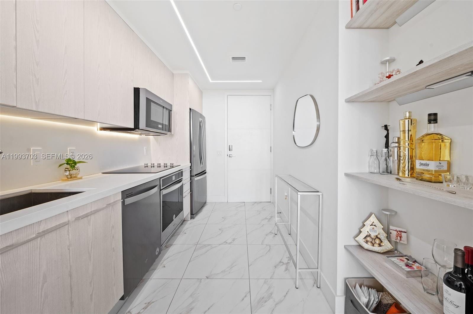 2000 Metropica Way 508 — photo 8
