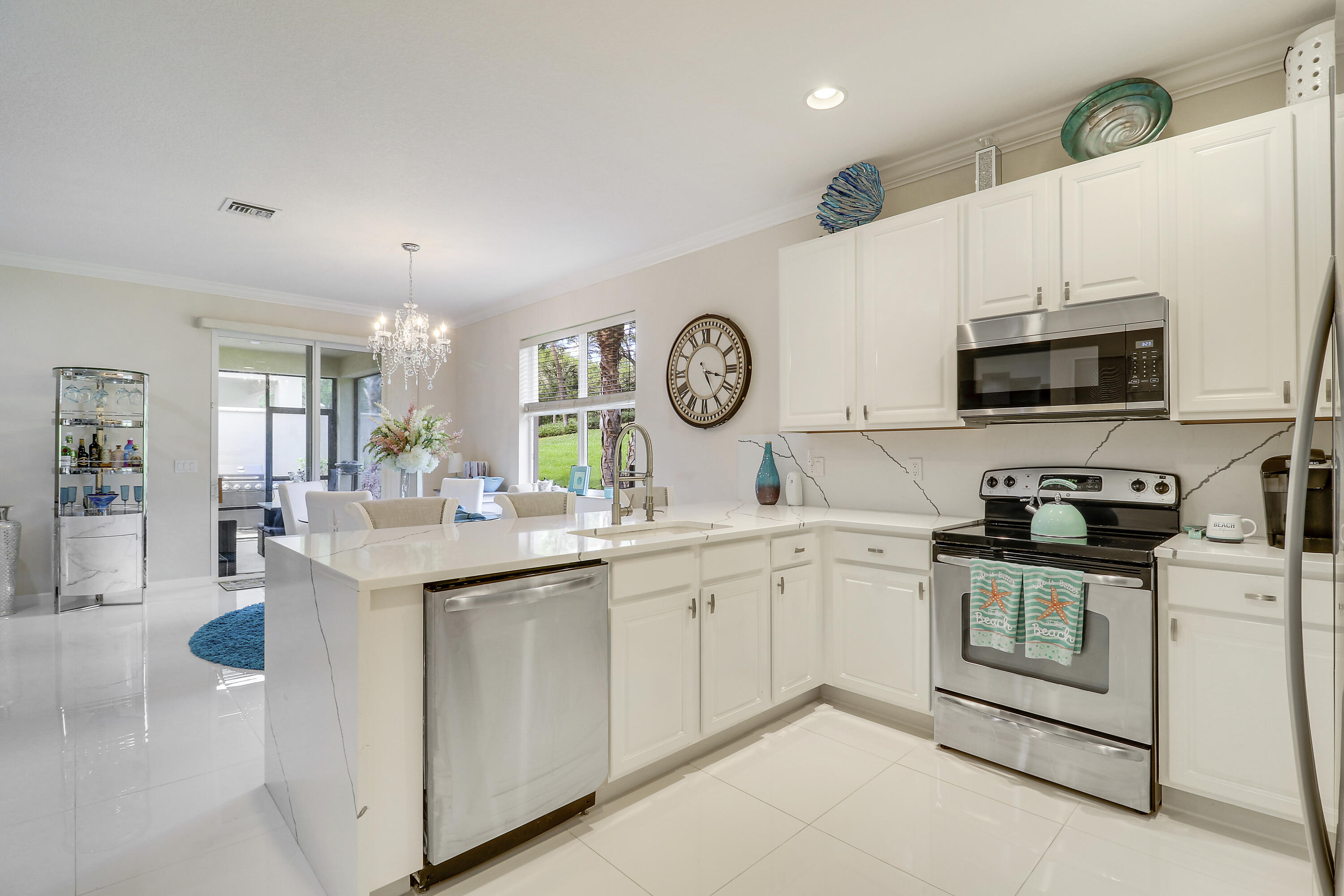 10118 SW Canossa Way — photo 10