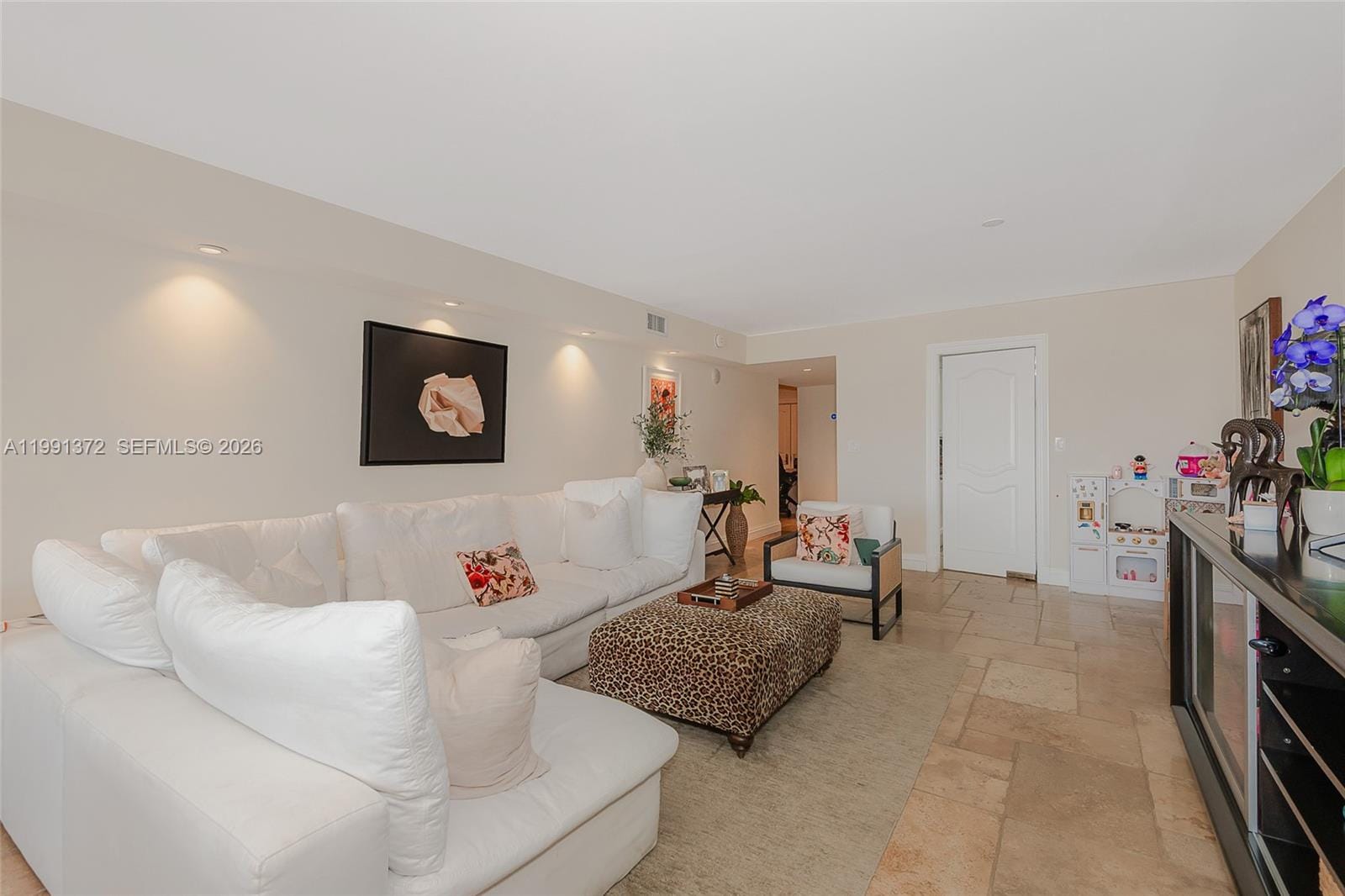 600 Grapetree Drive 9GN — photo 8