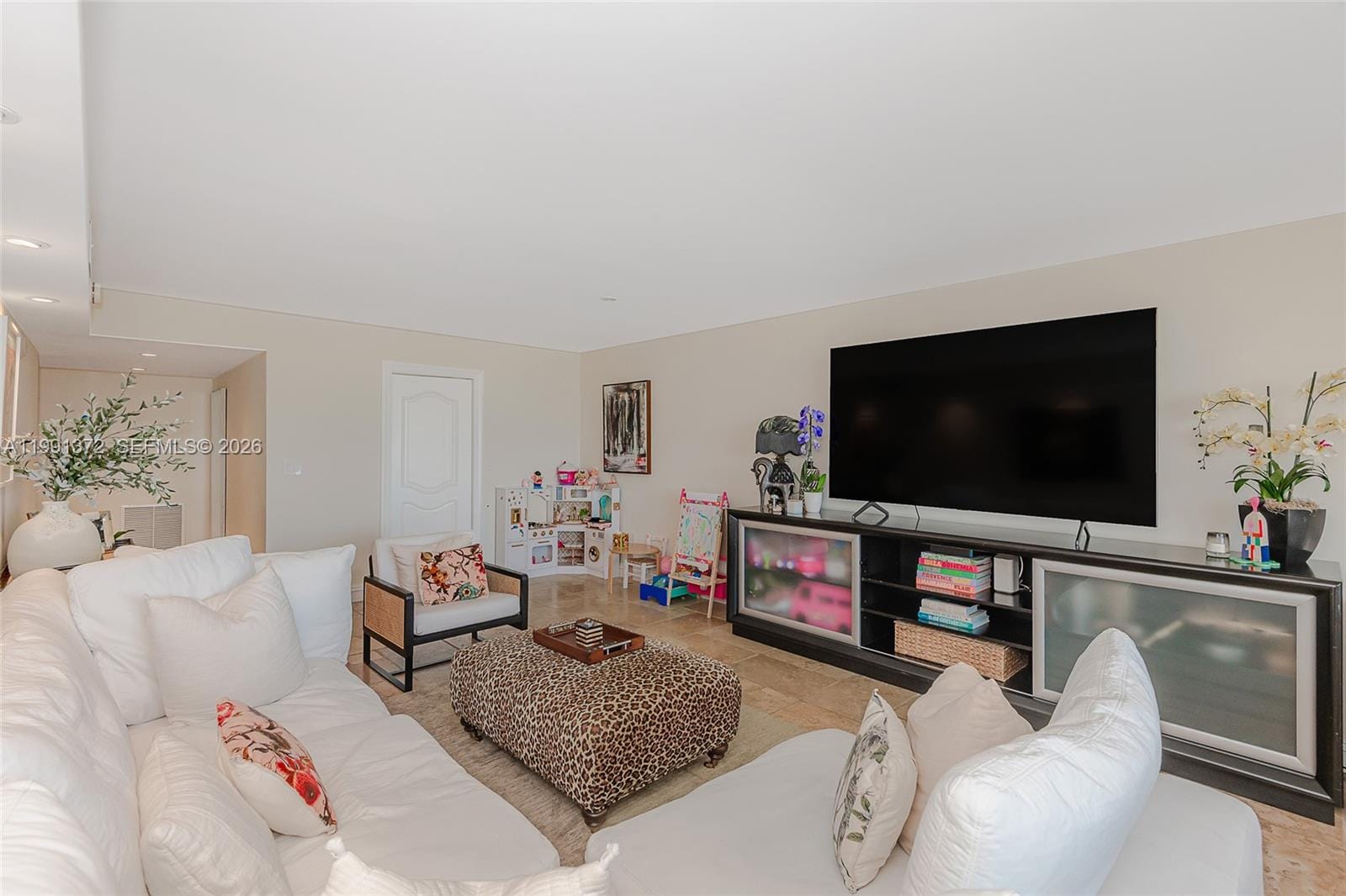 600 Grapetree Drive 9GN — photo 9