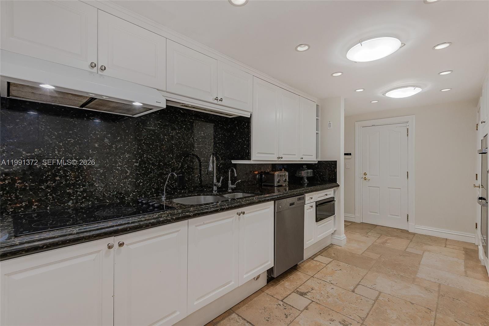 600 Grapetree Drive 9GN — photo 10