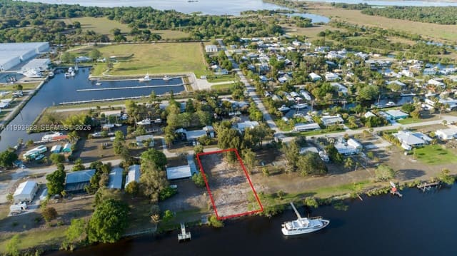1035 W Anchor Lane, Ortona, Moore Haven, FL