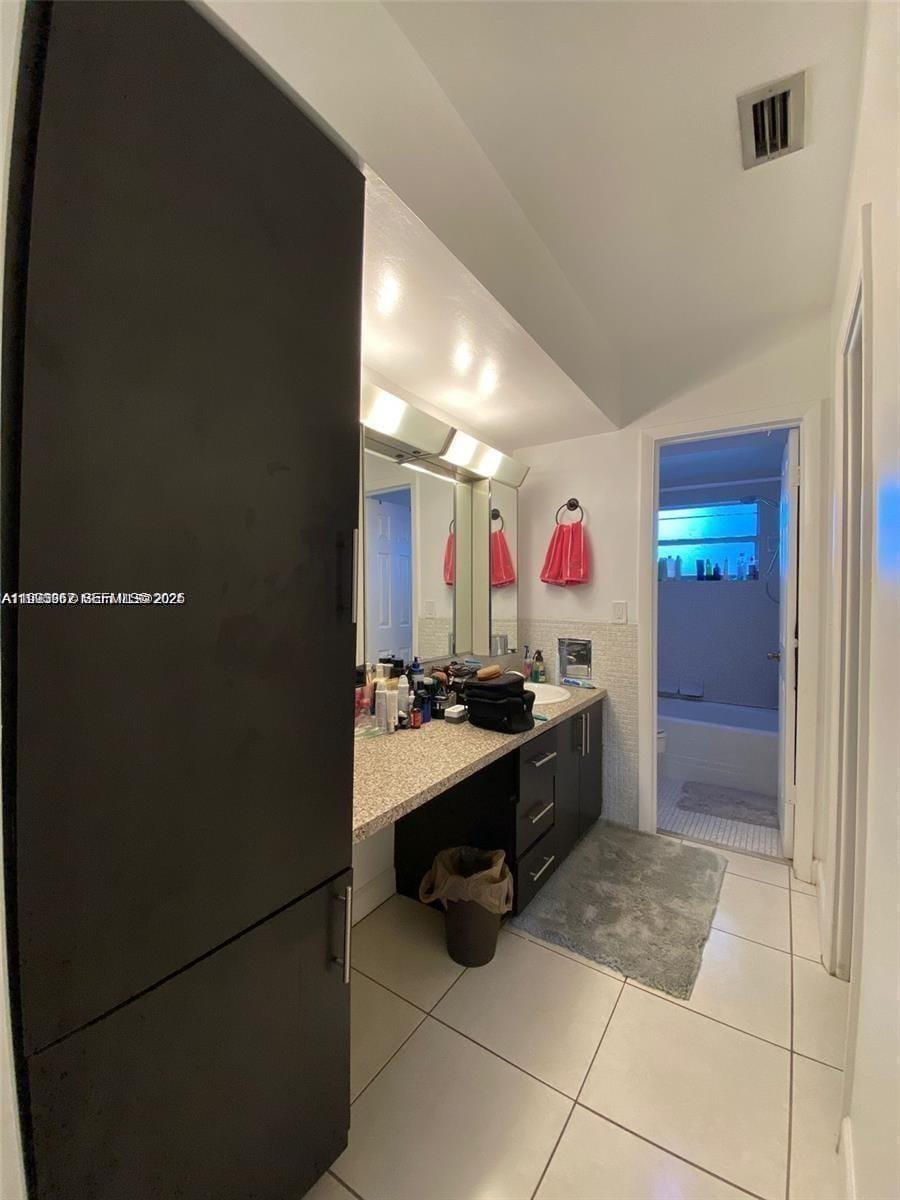 851 NE 14th Avenue 420, Hallandale Beach, FL 33009 photo 13