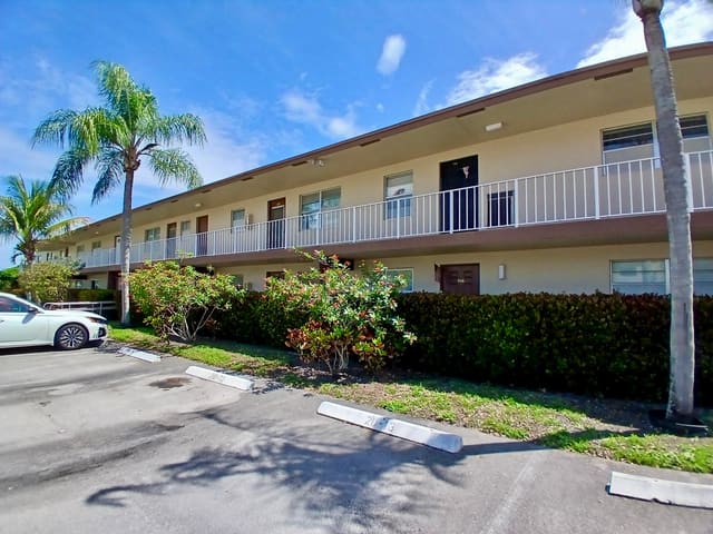 7400 NW 5th Place 105, sold in Oriole Gardens Two, Margate, FL