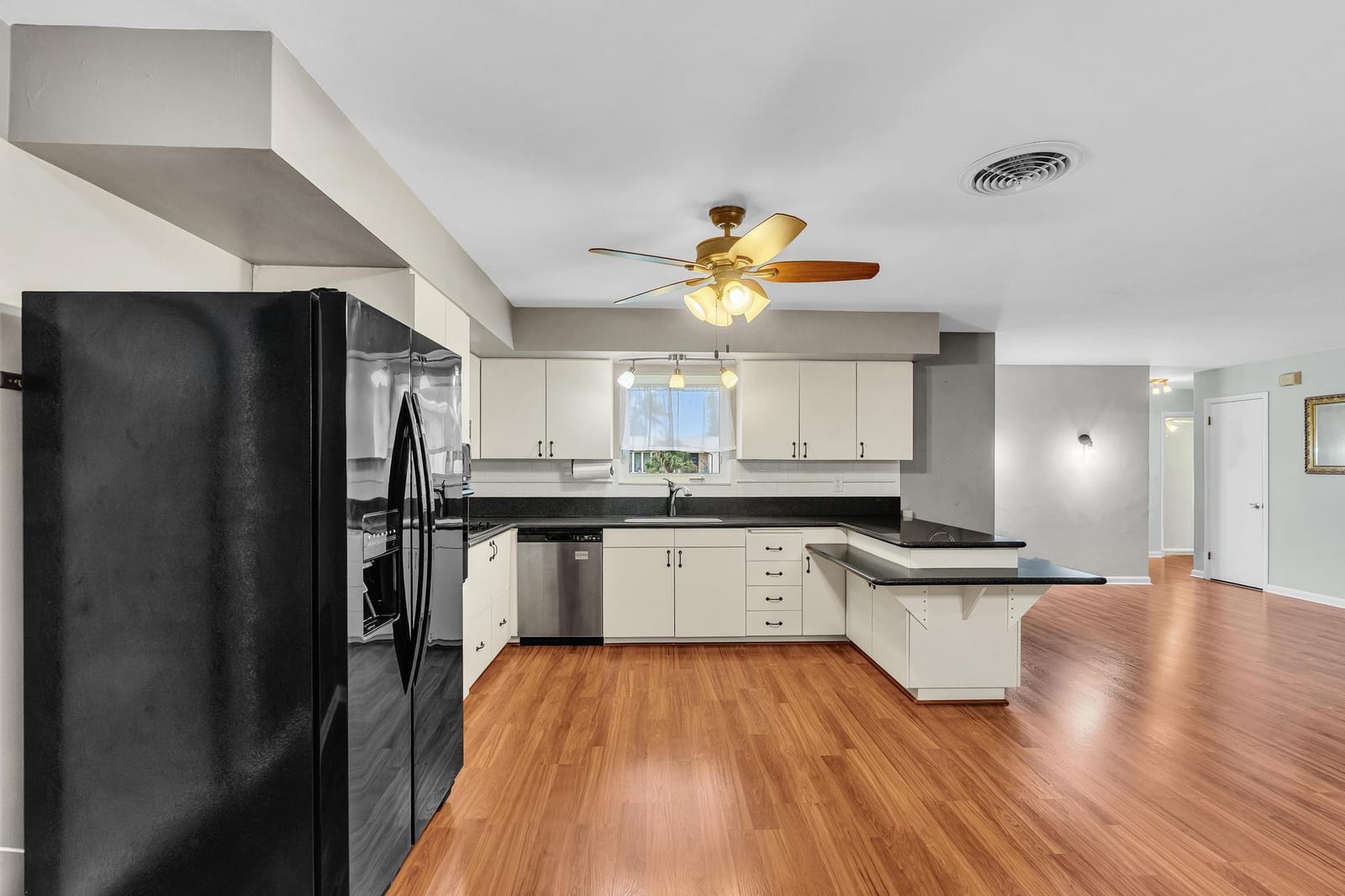 7313 Oakmont Drive — photo 9