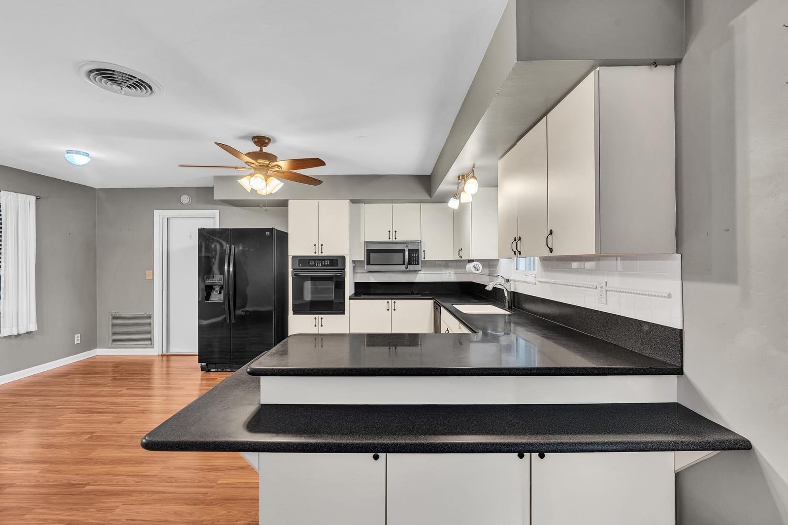 7313 Oakmont Drive — photo 10