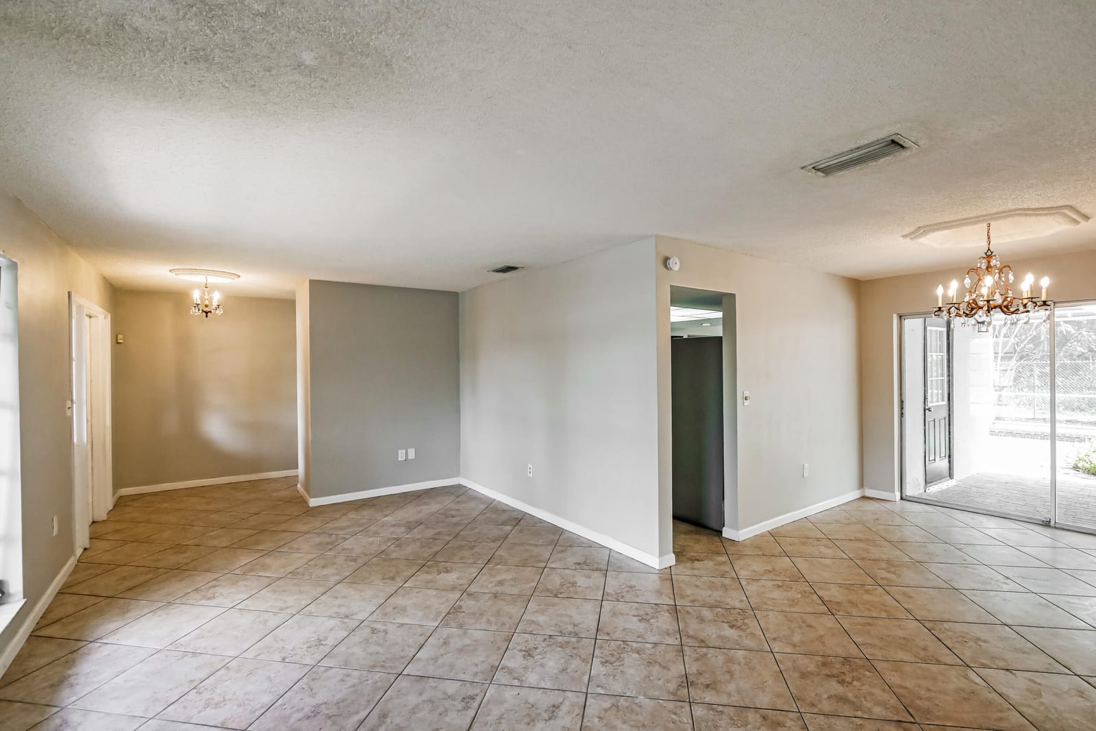 8460 Southampton Drive — photo 2