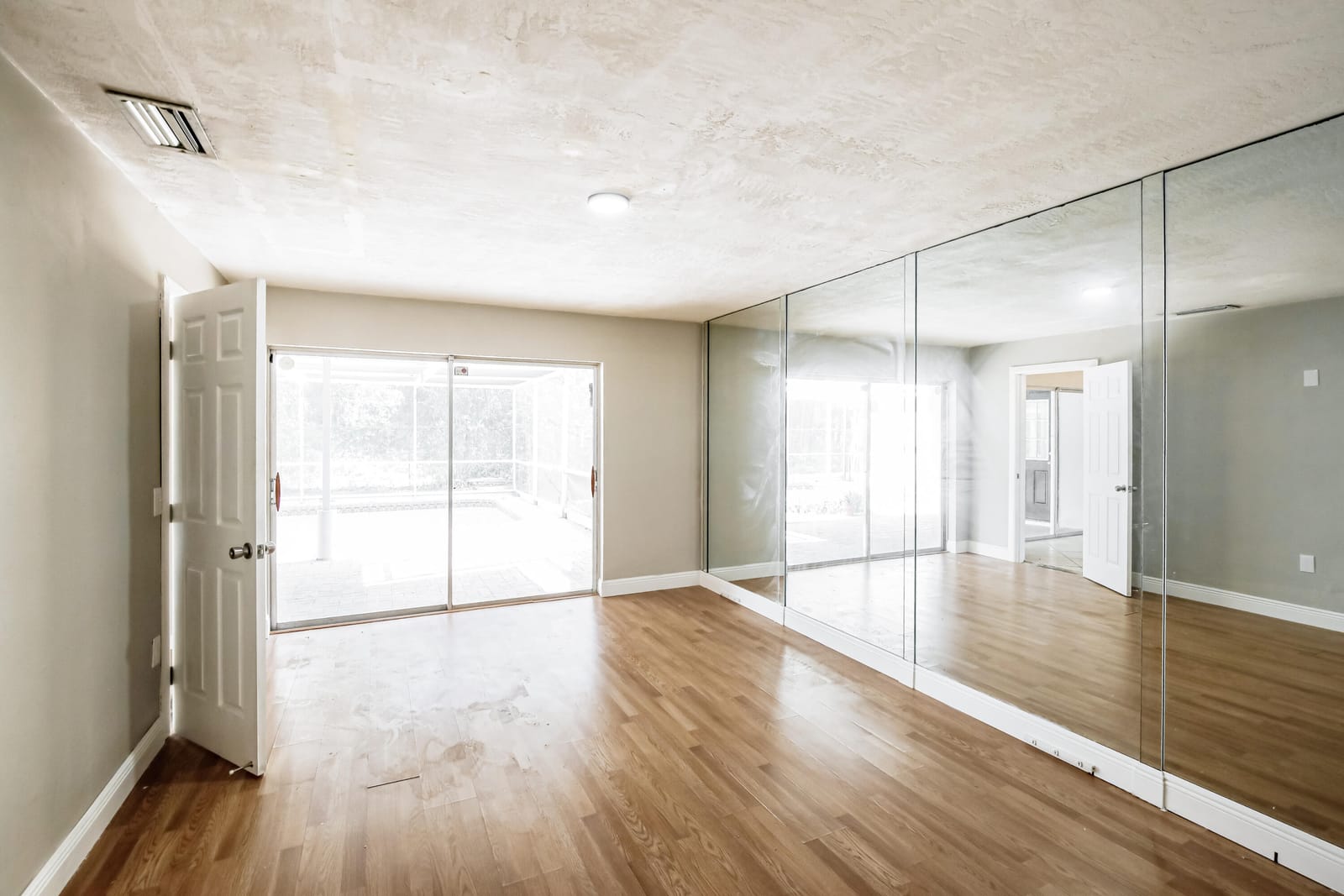 8460 Southampton Drive — photo 11