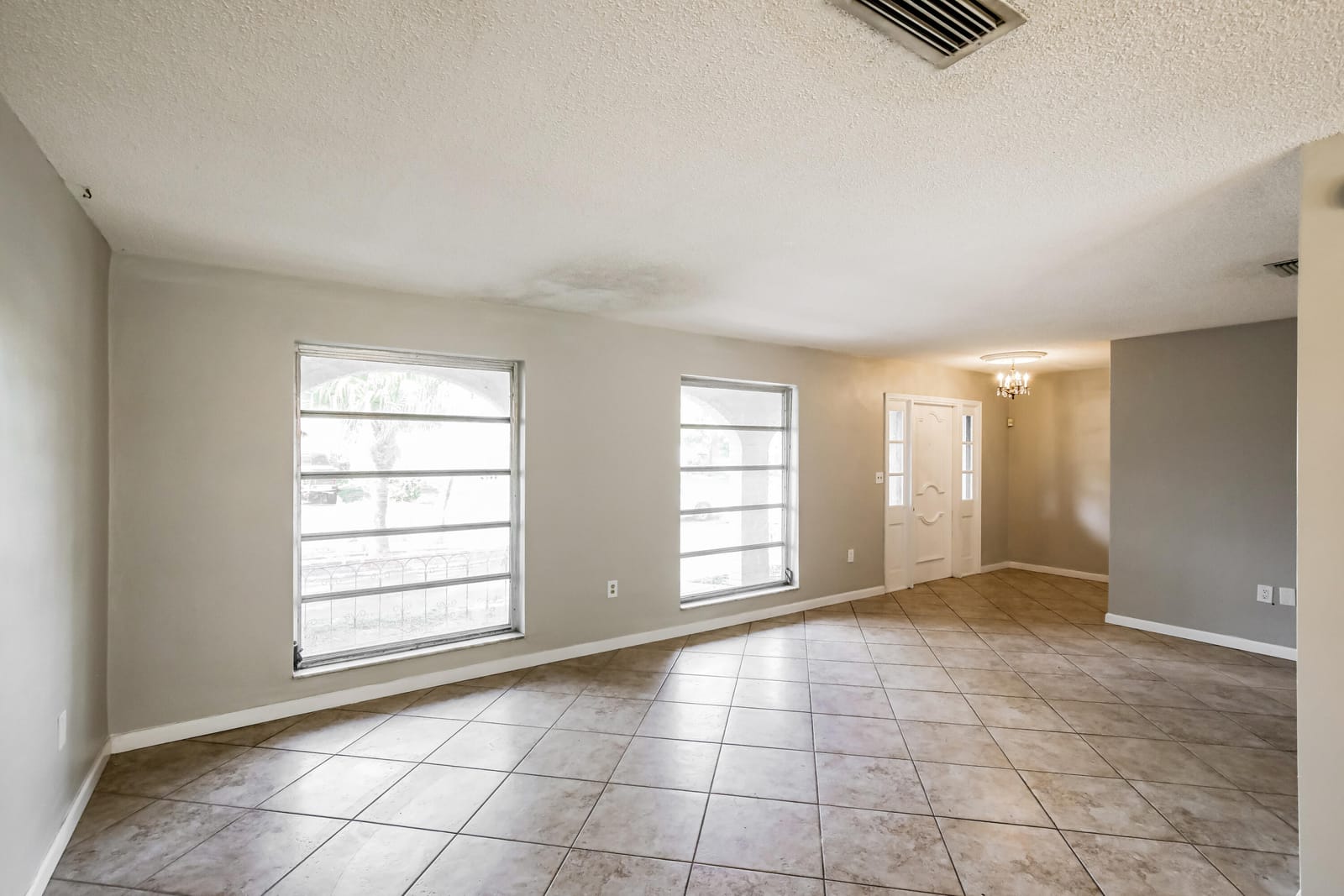 8460 Southampton Drive — photo 3