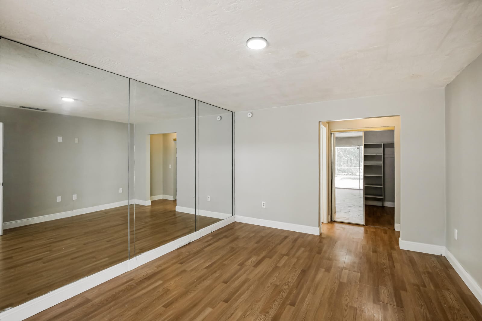 8460 Southampton Drive — photo 9