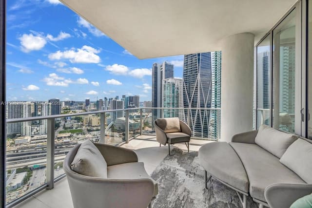 851 NE 1st Avenue 3401, sold in Paramount Miami Worldcent, Miami, FL