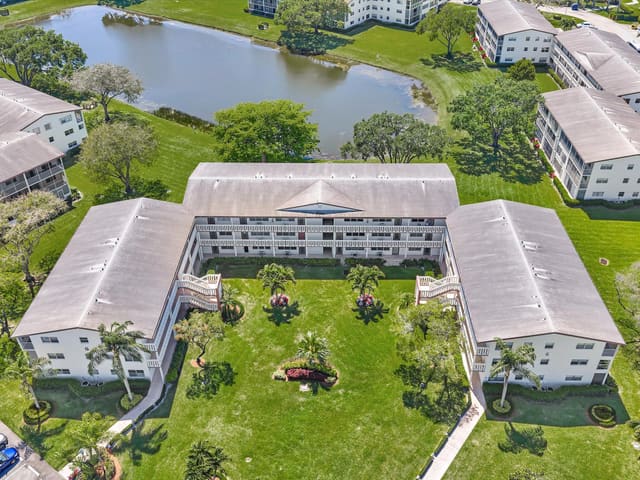 289 Fanshaw G, sold in Fanshaw At Century Village Condo, Boca Raton, FL
