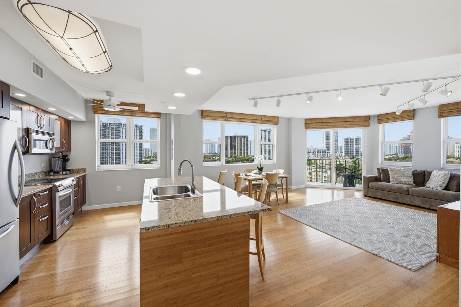 19900 E Country Club Drive 1101, Aventura, FL 33180