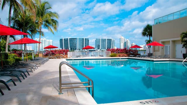 18100 N Bay Road 905, Sunny Isles Beach, FL 33160