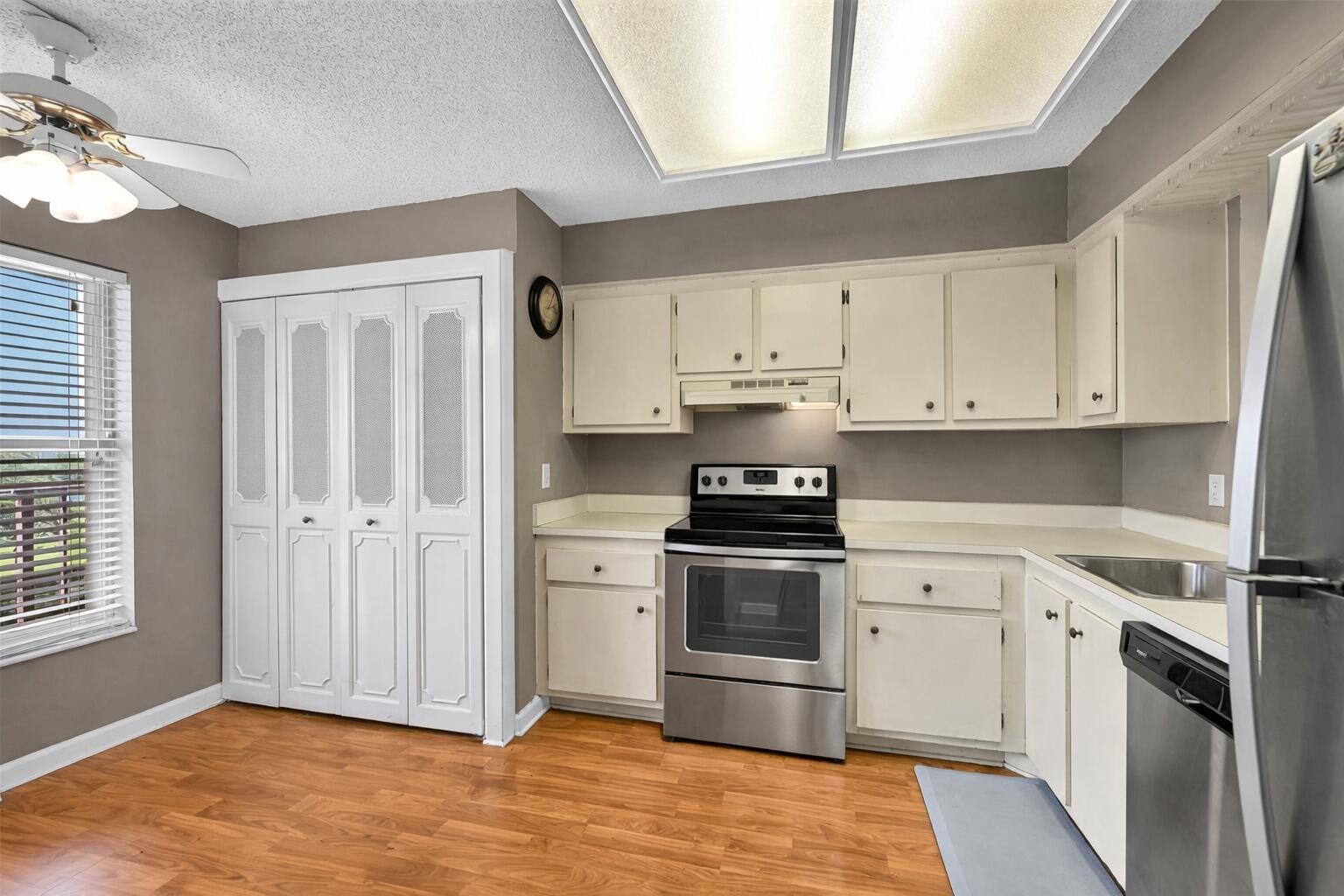 4570 NW 18th Avenue 604 — photo 2
