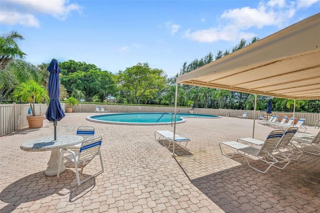 4570 NW 18th Avenue 604 — photo 12