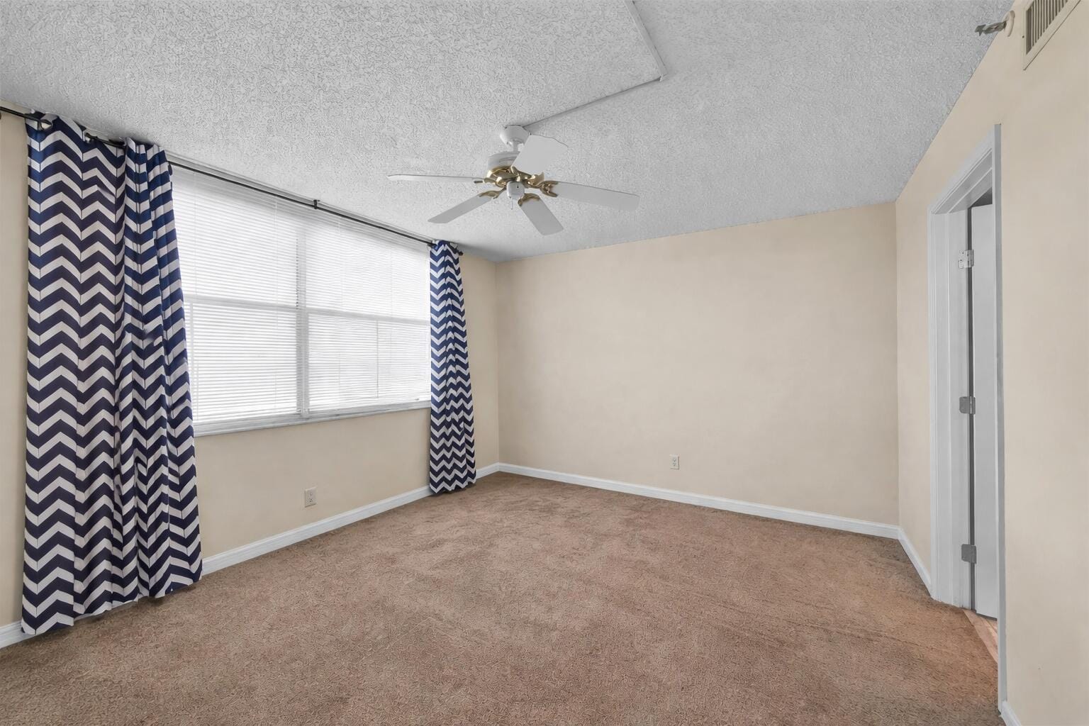 4570 NW 18th Avenue 604 — photo 5